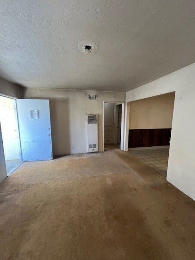 Building Photo - 810 N Rinaldi St