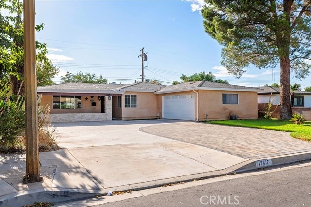 Building Photo - 43617 Fern Ave