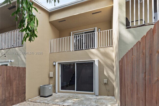 Building Photo - 3130 Bird 3