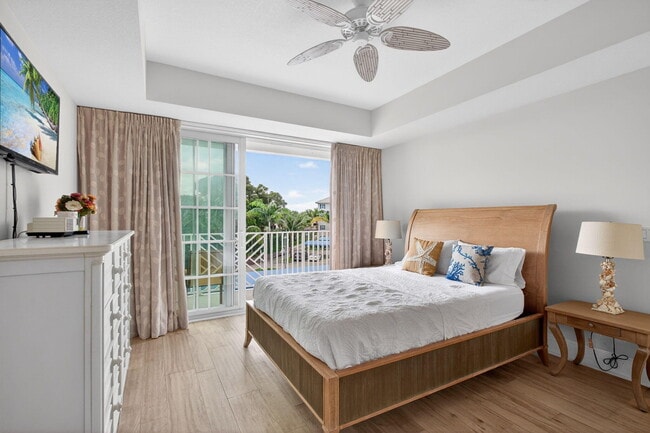 Building Photo - 834 Bay Colony Dr S