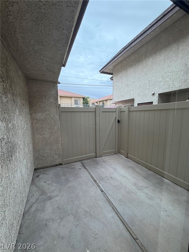 Building Photo - 2119 Pine Breeze Ln