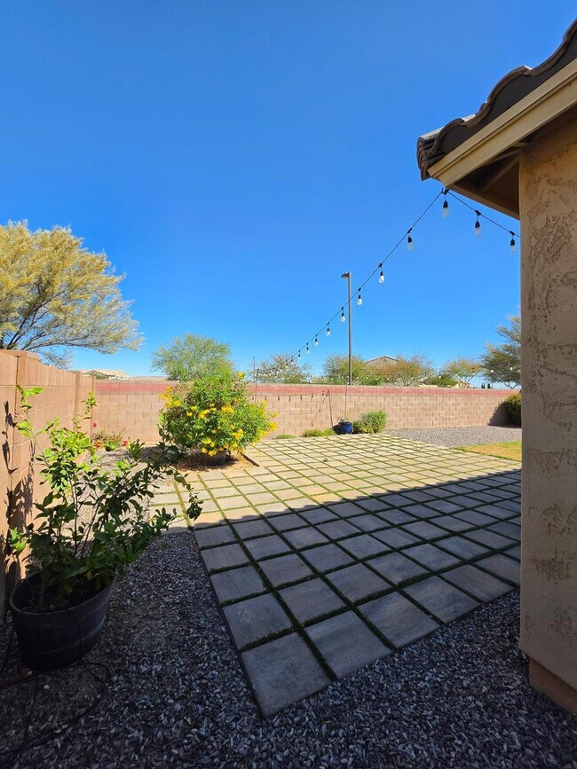 Building Photo - 2756 E Hickory St