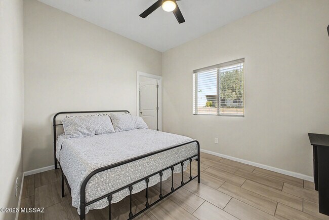 Building Photo - 208 S Montgomery Pl