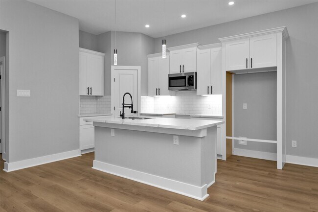 Building Photo - 6918A Dumble St