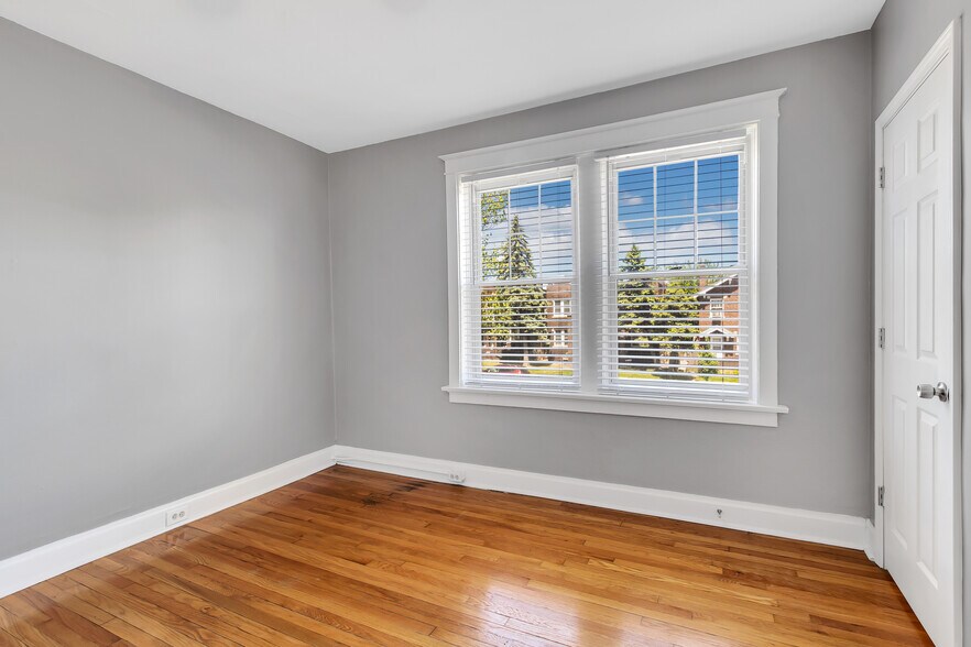 Building Photo - 5012 Chippewa St