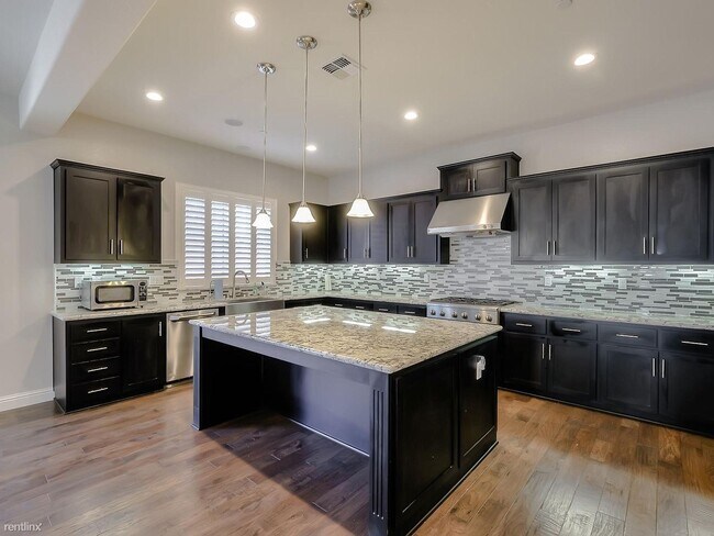 Building Photo - 33451 Bronco Loop