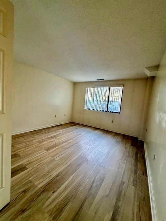 Building Photo - 8 9th St