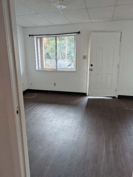 Building Photo - 104 Holland St