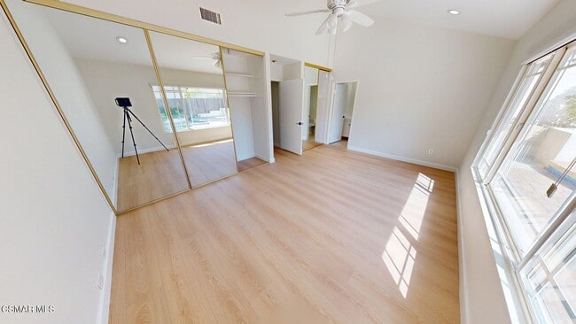 Building Photo - 2802 E Sierra Dr