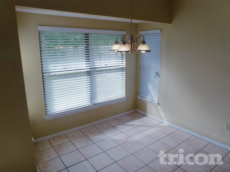 Building Photo - 1805 Clover Ct