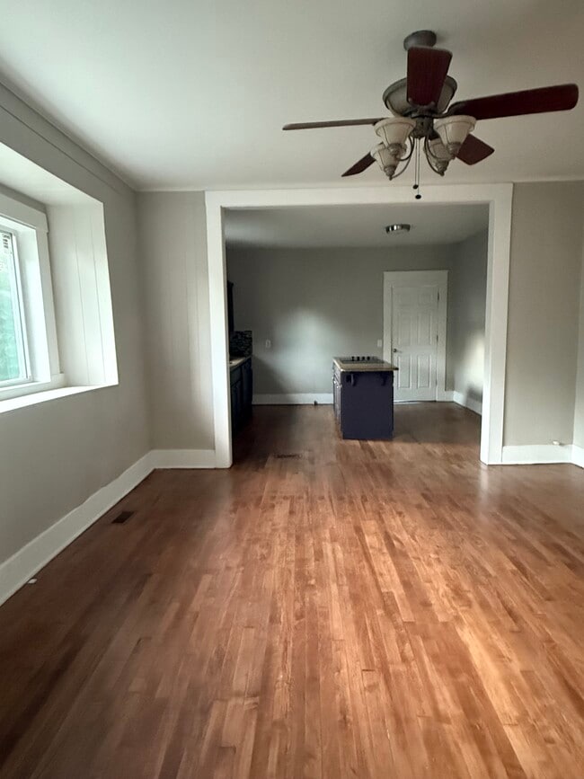 Building Photo - 808 E Oak St