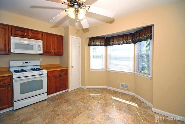 Building Photo - 21 Rosewood Ct