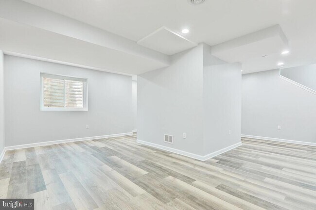 Building Photo - 7802 Shallowbrook Ct