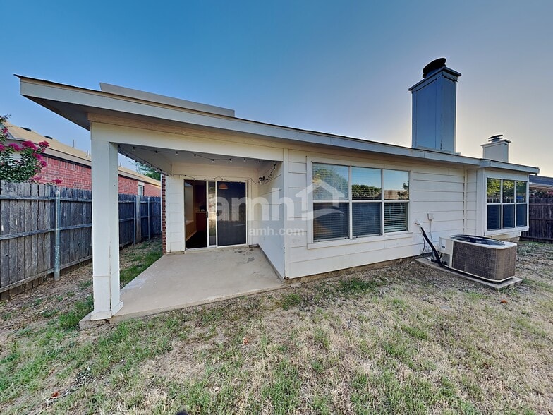 Building Photo - 1420 Mosscreek Dr