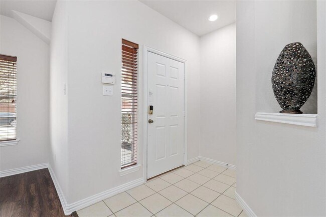 Building Photo - 115 Bird Creek Dr