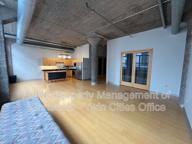 Building Photo - 521 S 7th St