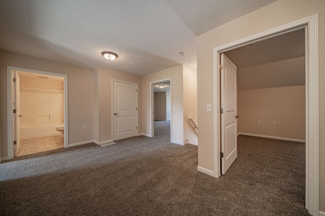 Building Photo - 6535 Bayside Dr