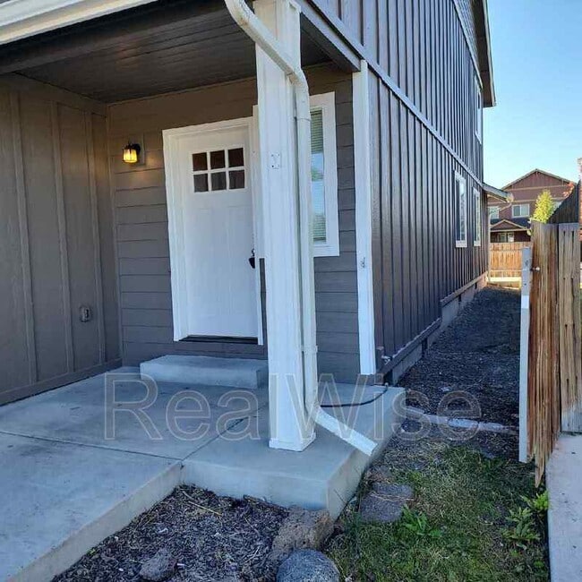 Building Photo - 1214 SW 27th St