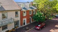 Building Photo - Beautiful 2 bedroom/ 2 bathroom apartment located right on Historic Main Street in St. Charles.