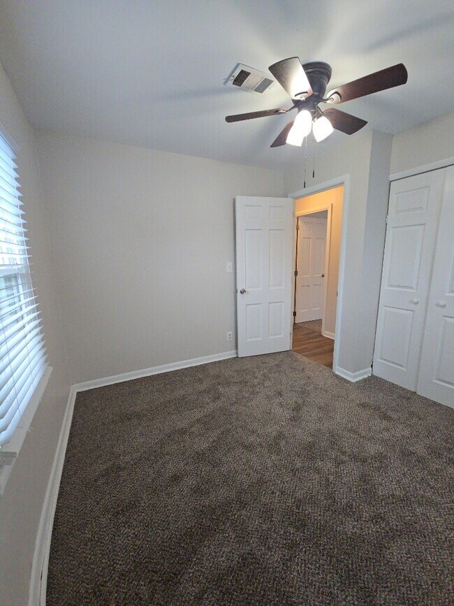 Building Photo - 981 Olympia Dr
