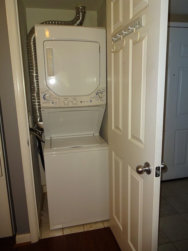 Building Photo - 1BR Condo Two Blocks from Ballston Metro