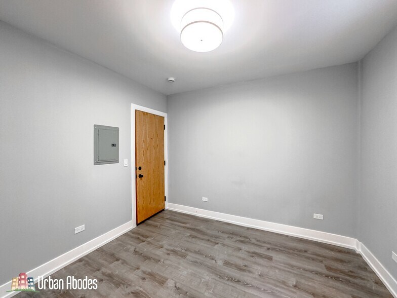 Building Photo - 503 W Belmont Ave