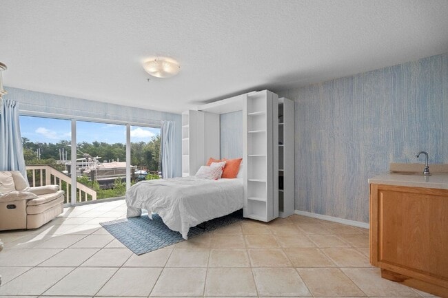 Building Photo - 1593 Pinellas Bayway S