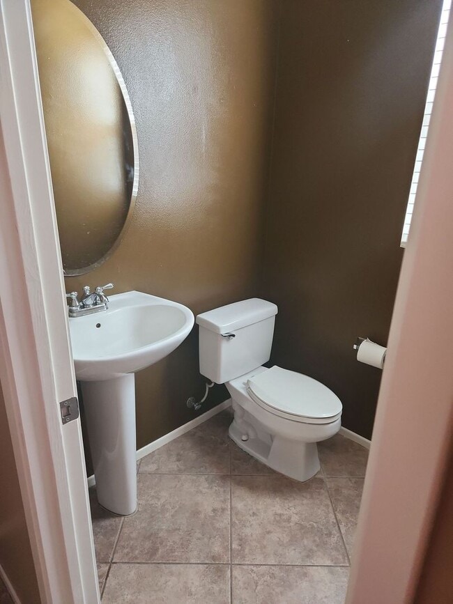 Building Photo - 4-Bedroom Gated Community in Riverside
