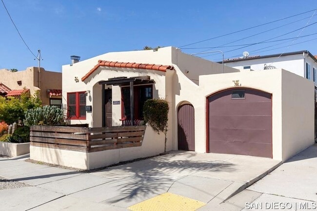Primary Photo - 2864 Monroe Ave