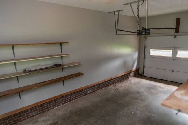 Building Photo - 127 Stephens Dr