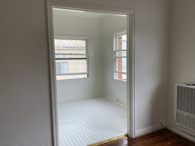 Large area for table and chairs - 545 S Hobart Blvd