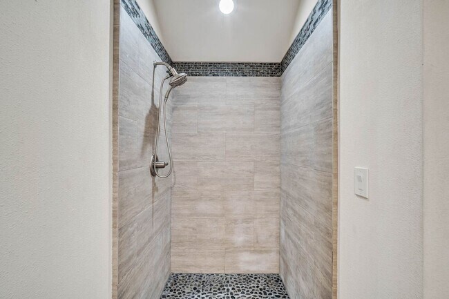 Building Photo - 5252 Trophy Dr