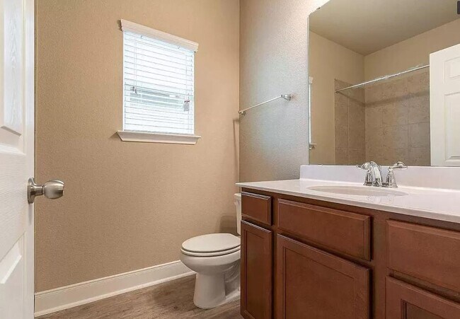 Building Photo - 613 Fair Springs Dr