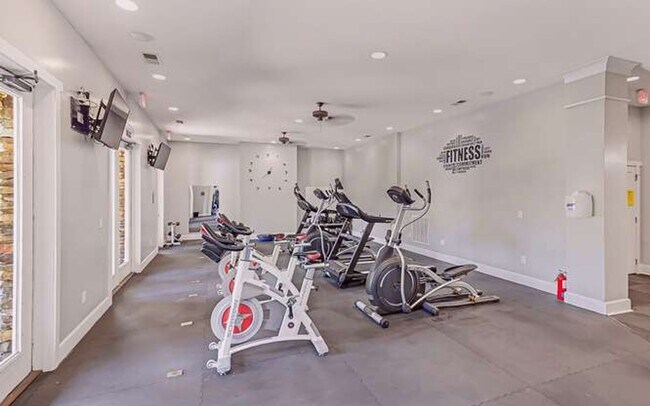 Building Photo - Knoxville 37920 - Two Bedroom, 2.5 Bath Townhome in The Woodlands of Knoxville - Ideal Student Li...