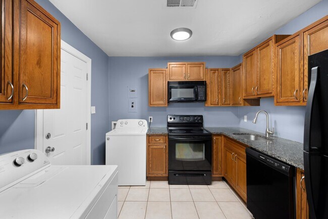 Building Photo - 2583 Madison Ave