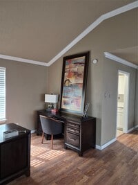 Building Photo - 1022 Manorglen Dr