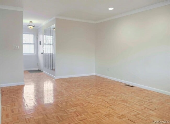 Building Photo - 430 Somerset Dr