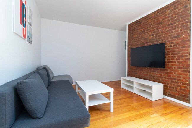 Building Photo - 329 E 94th St