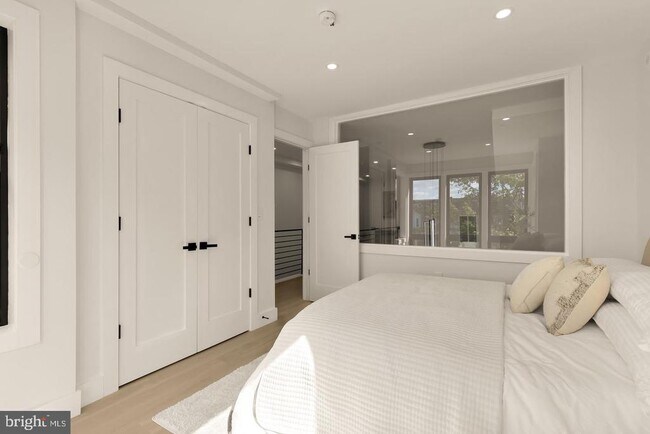 Building Photo - 3923 14th St NW