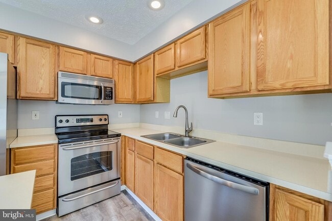 Building Photo - 27 Cutter Cove Ct