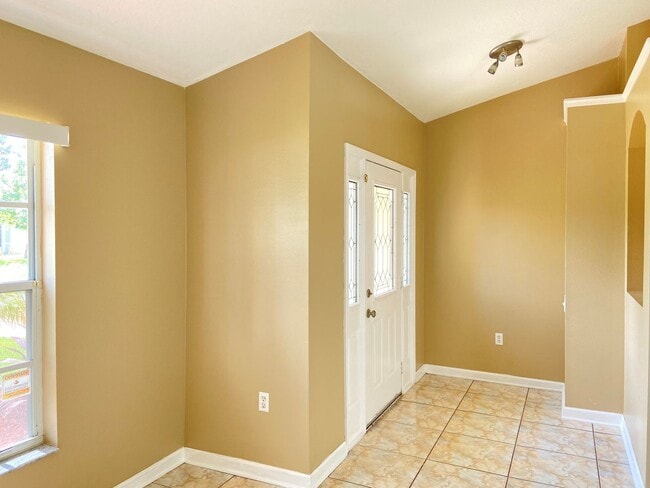 Building Photo - 4 bd/ 2 ba Single Family Home in Kissimmee near the Loop