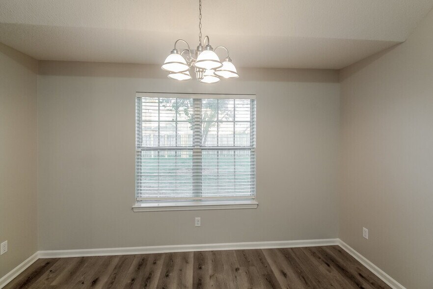 Building Photo - 7338 Lee Ann Dr