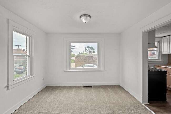 Building Photo - Stunning 2 bedroom home in North Braddock ...