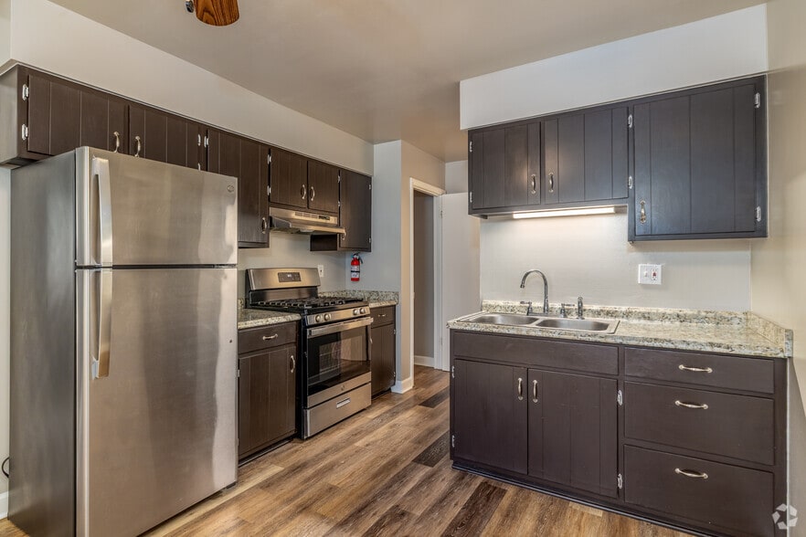 Primary Photo - Monroe Street Apartments