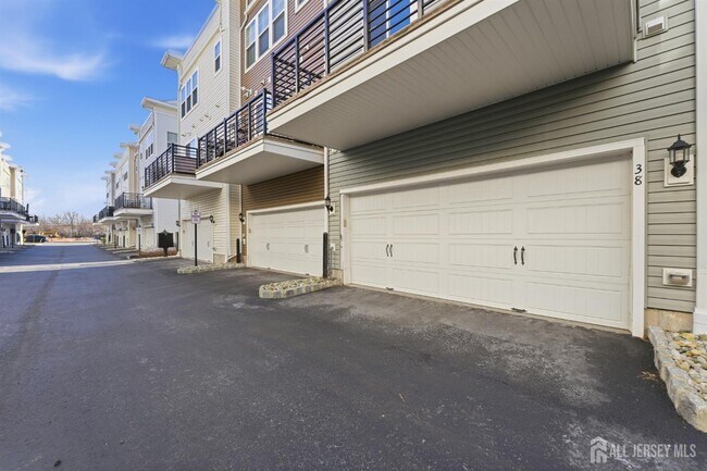 Building Photo - 38 Bond St