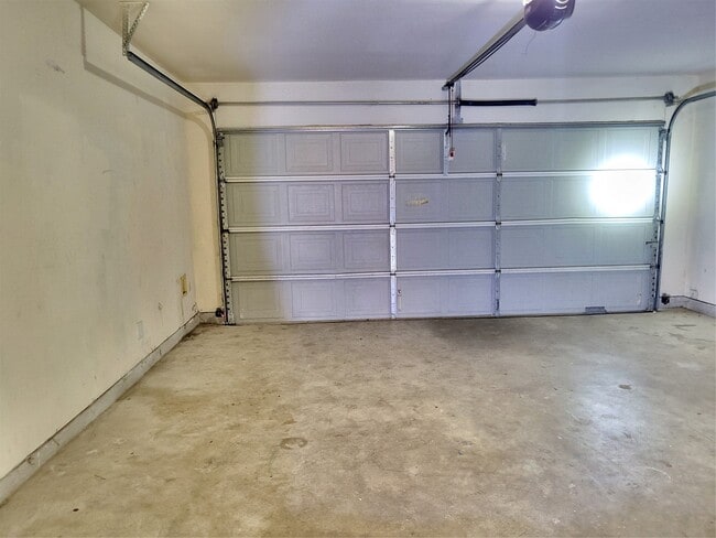 Building Photo - 14034 Maximos Dr