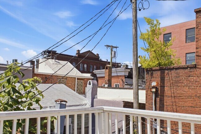 Building Photo - 420-A S Regester St