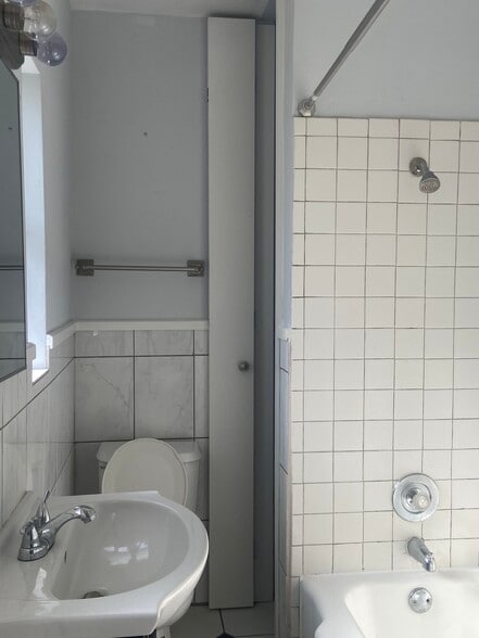 Building Photo - 1821 Jefferson St