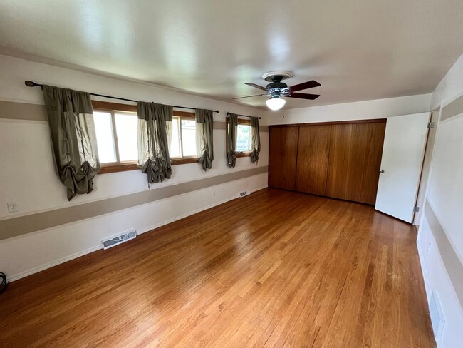 Building Photo - Spacious & Secluded 2BR/2BA Wauwatosa Sing...