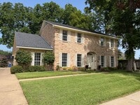 Building Photo - Beautiful Town South 4BR/4BA